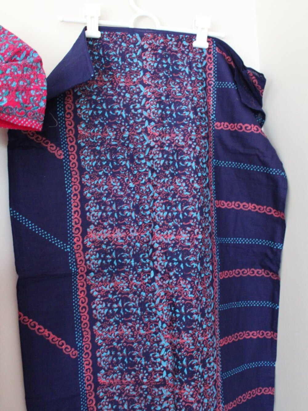 Traditional Indian Salwar Kameez Set - Kurti, Patiala Pants & Dupatta- small - Picture 3 of 10